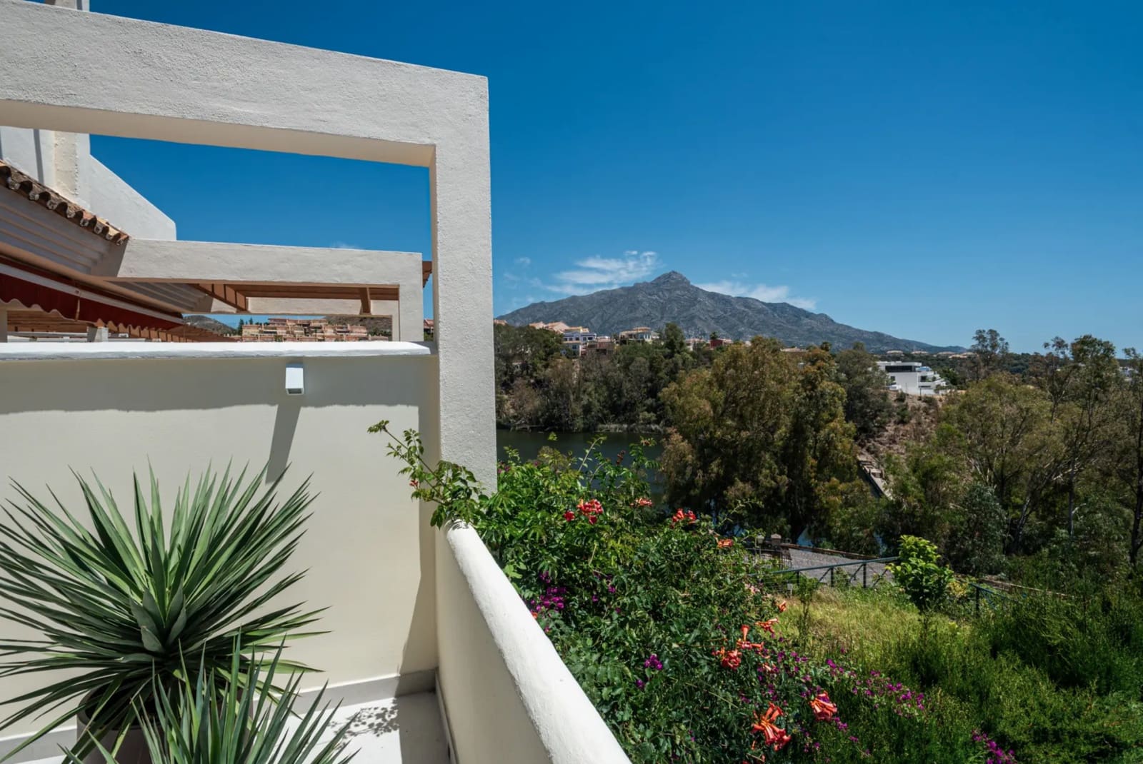 3 bedroom Apartment for sale in Marbella with pool garage - € 825,000 (Ref: 9432464)