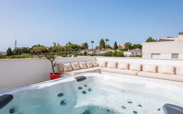 4 bedroom Penthouse for sale in San Pedro de Alcantara, Marbella with pool garage - € 949,000 (Ref: 9441662)