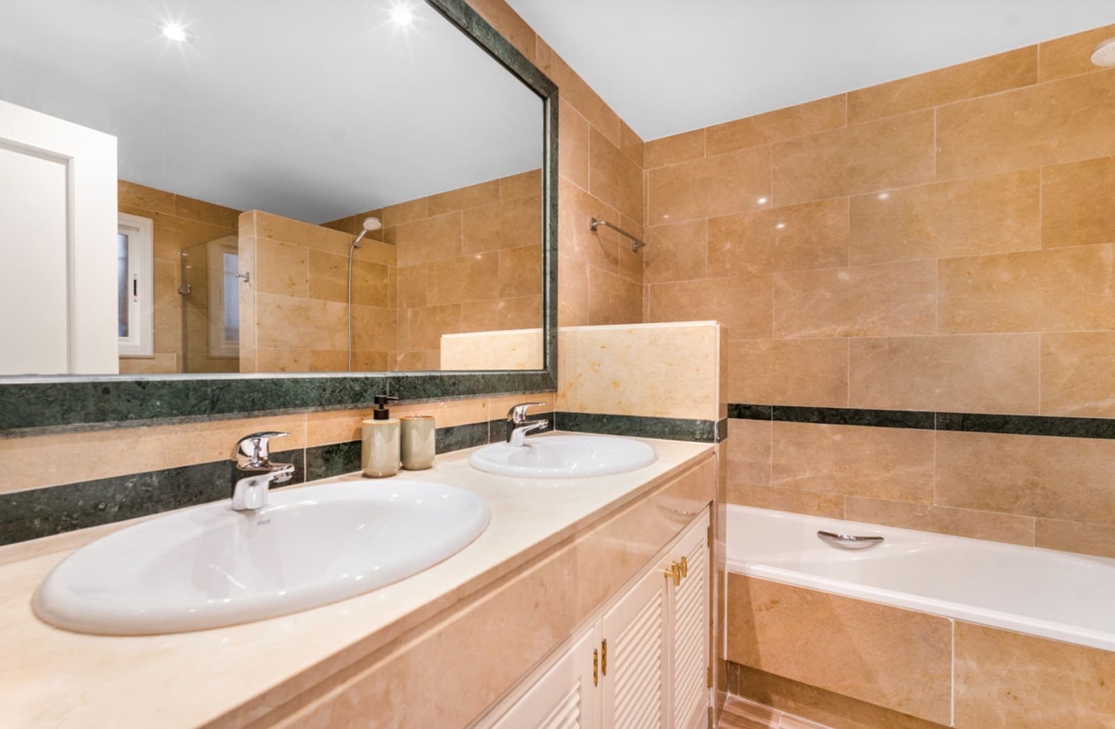 2 quarto Apartamento para venda em Marbella com piscina garagem - 599 000 € (Ref: 9442901)