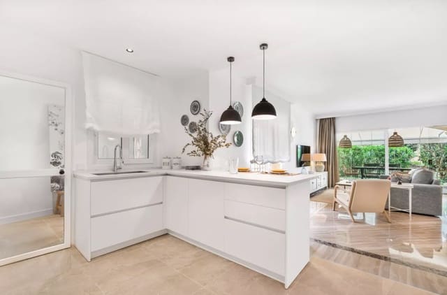 Apartamento de 2 habitaciones en Marbella en venta con piscina garaje - 599.000 € (Ref: 9442901)