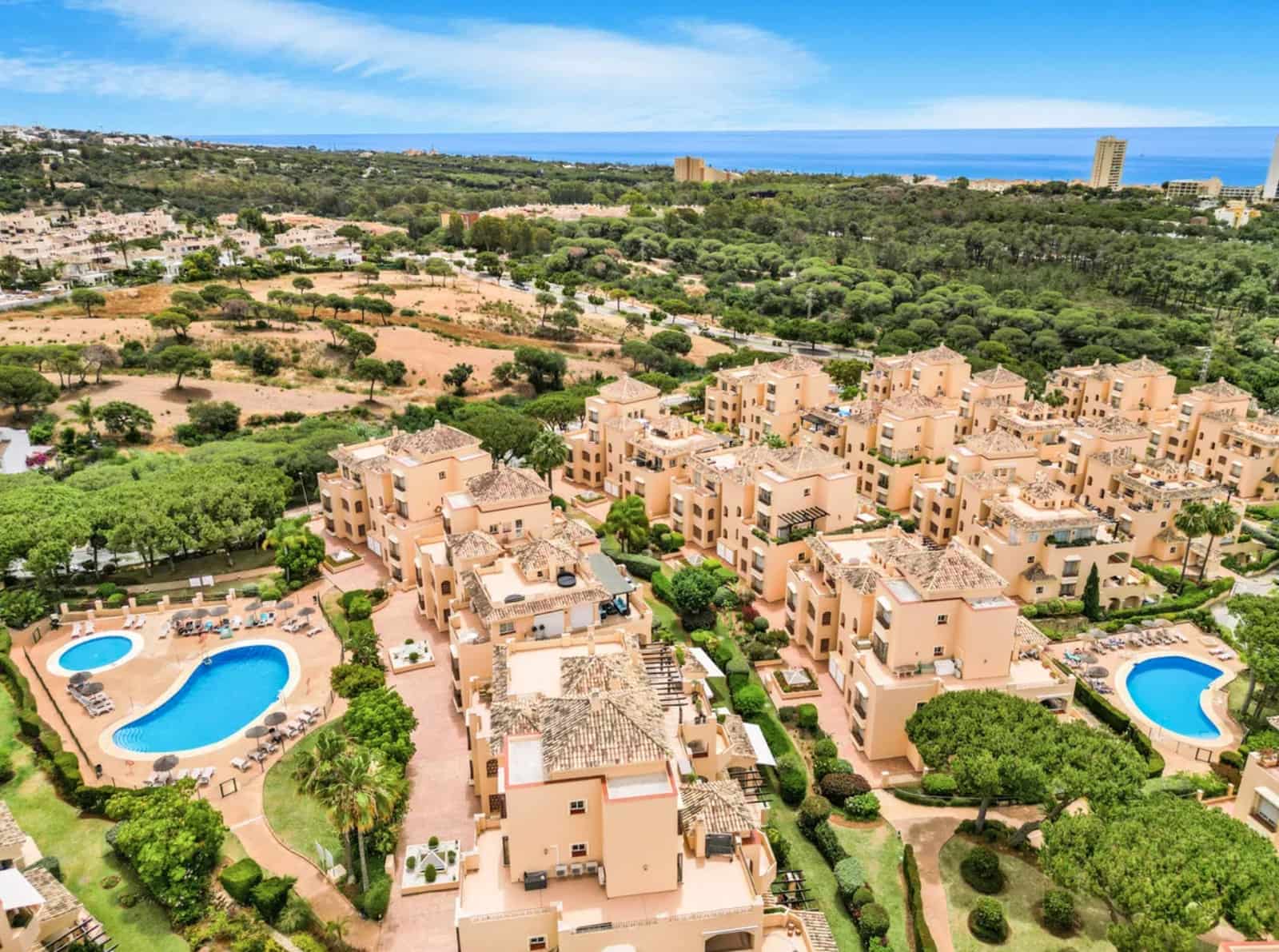 2 bedroom Apartment for sale in Marbella with pool garage - € 599,000 (Ref: 9442901)