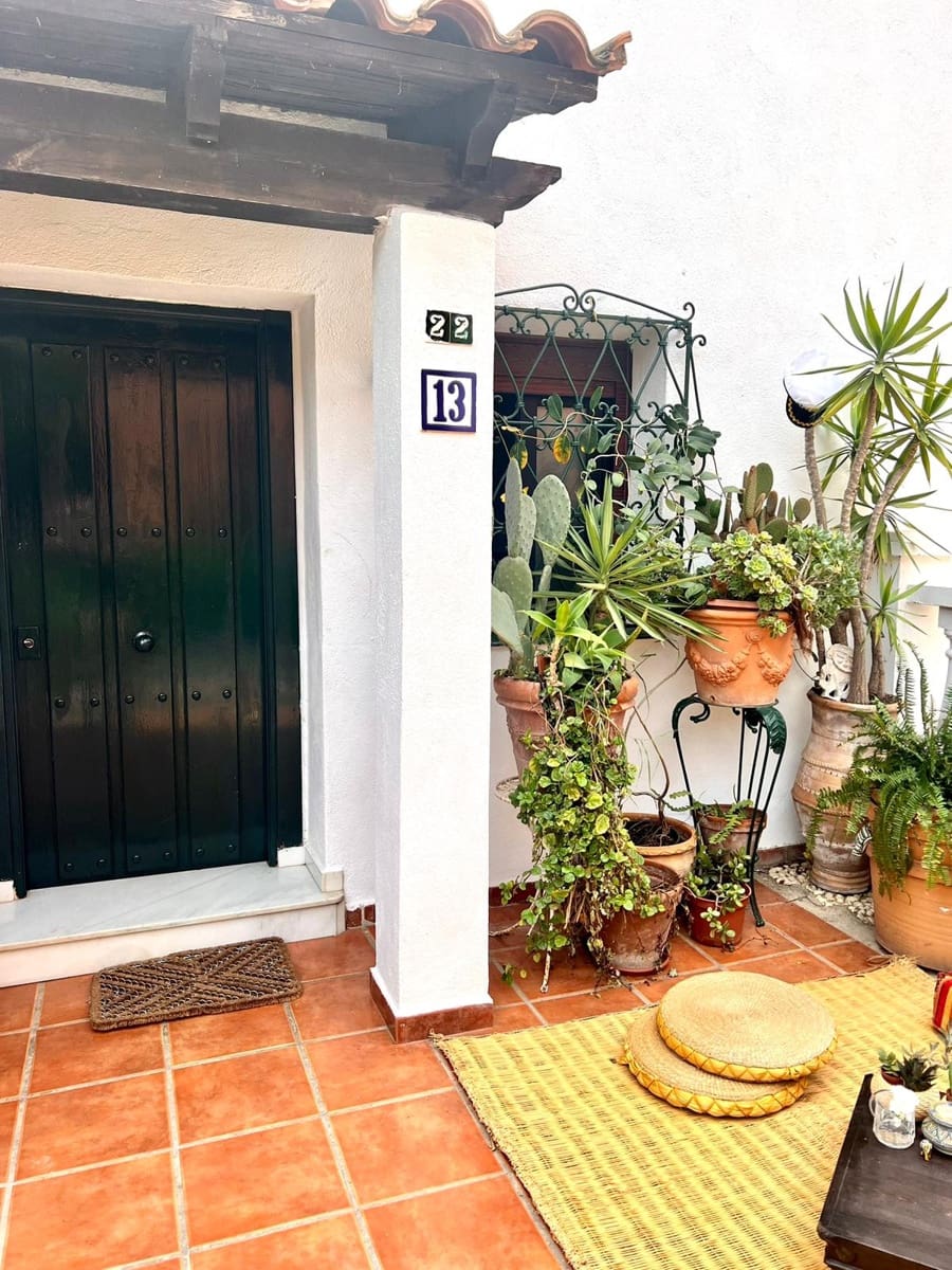 3 chambre Maison de Ville à vendre à Estepona avec piscine garage - 530 000 € (Ref: 9450002)