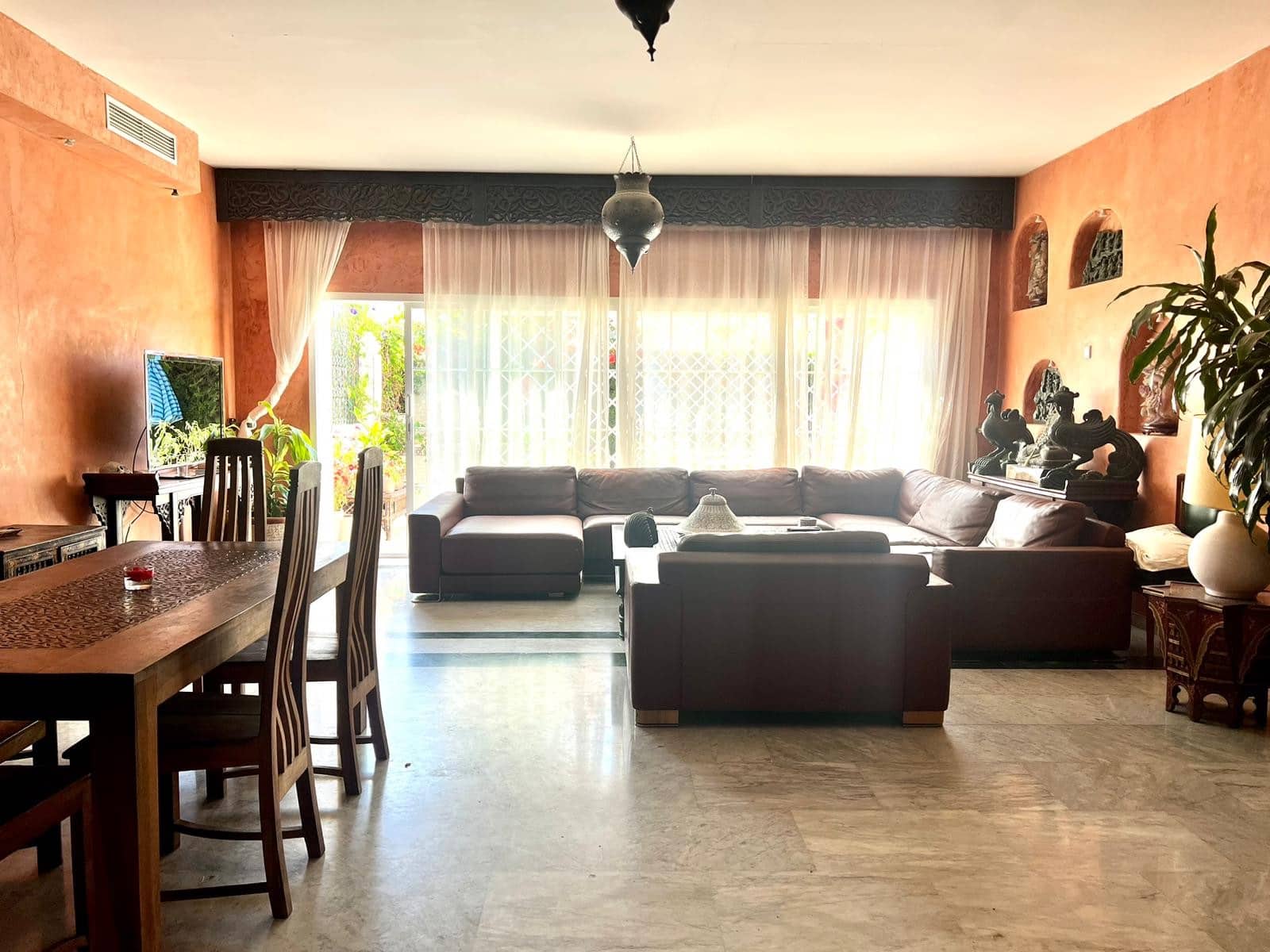 3 chambre Maison de Ville à vendre à Estepona avec piscine garage - 530 000 € (Ref: 9450002)