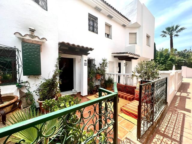 3 chambre Maison de Ville à vendre à Estepona avec piscine garage - 530 000 € (Ref: 9450002)