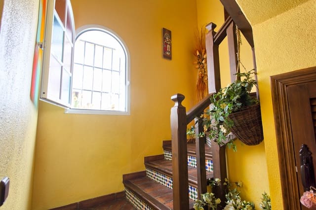 3 slaapkamer Huis te koop in Benahavís met garage - € 375.000 (Ref: 9460861)