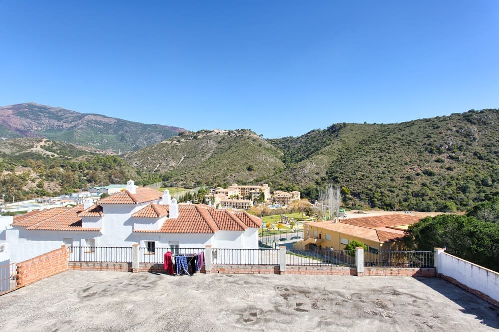 3 slaapkamer Huis te koop in Benahavis met garage - € 375.000 (Ref: 9460861)