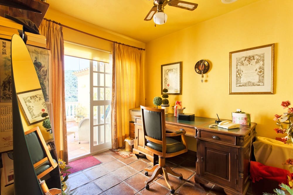 3 slaapkamer Huis te koop in Benahavis met garage - € 375.000 (Ref: 9460861)