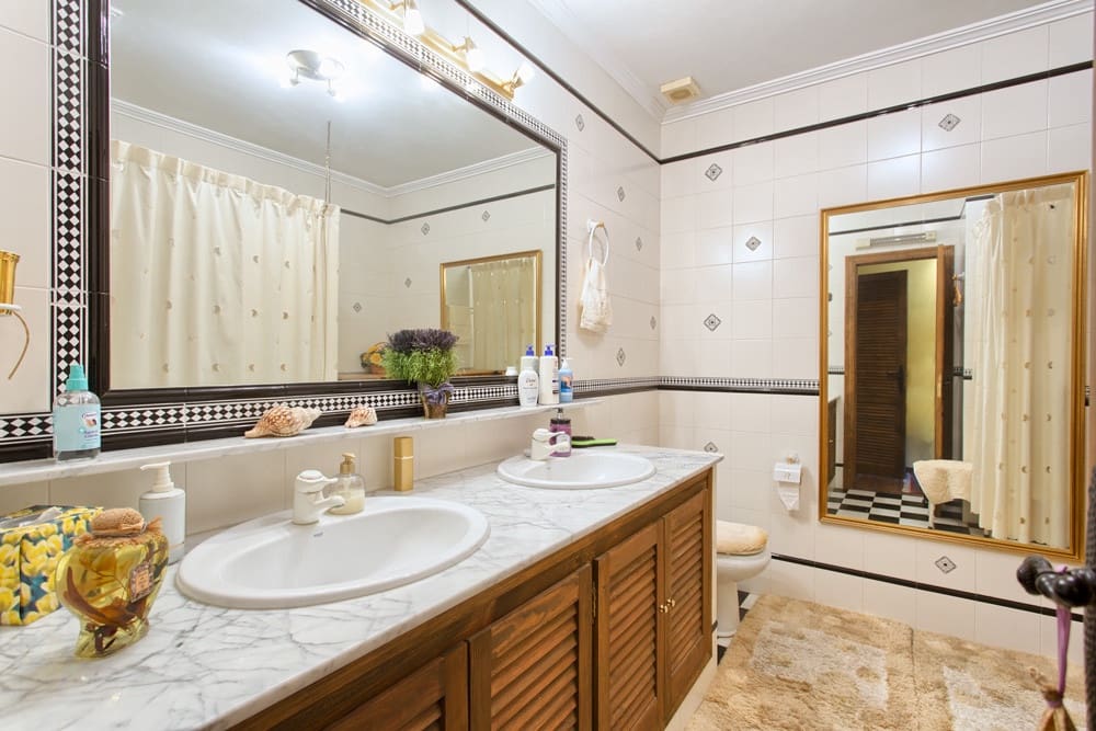 3 slaapkamer Huis te koop in Benahavis met garage - € 375.000 (Ref: 9460861)