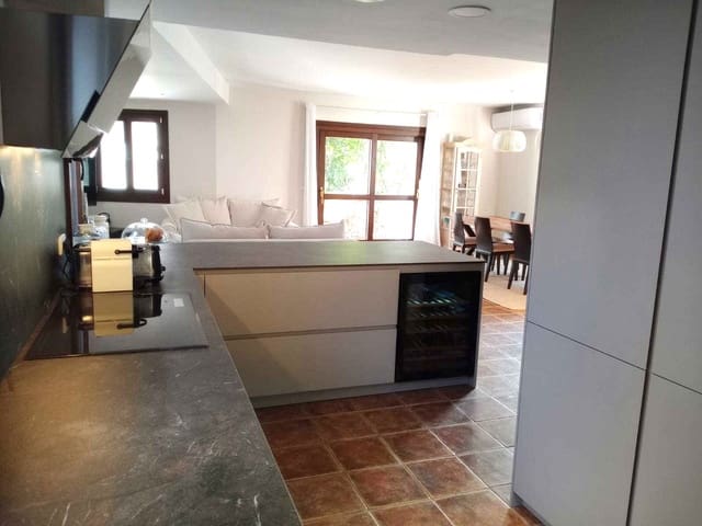 3 chambre Maison de Ville à vendre à El Paraiso, Estepona avec piscine garage - 758 000 € (Ref: 9466227)