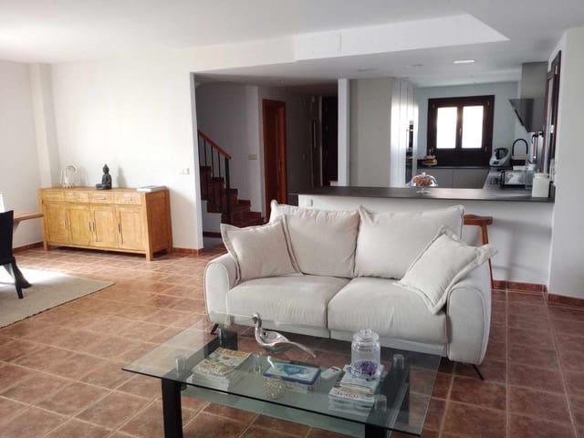 3 slaapkamer Huis te koop in Saladillo-Benamara, Estepona met zwembad garage - € 749.000 (Ref: 9466227)