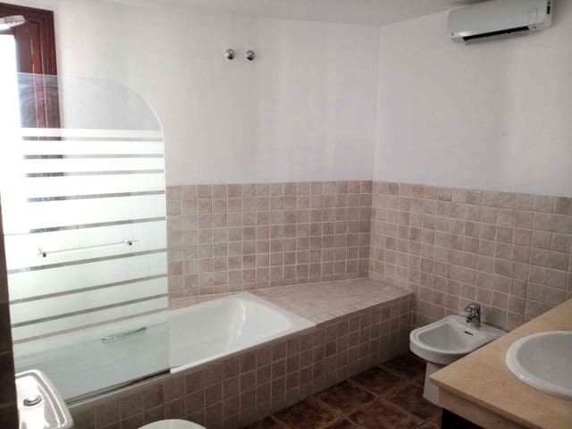 3 slaapkamer Huis te koop in Saladillo-Benamara, Estepona met zwembad garage - € 749.000 (Ref: 9466227)