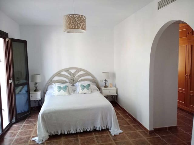 3 slaapkamer Huis te koop in Saladillo-Benamara, Estepona met zwembad garage - € 749.000 (Ref: 9466227)