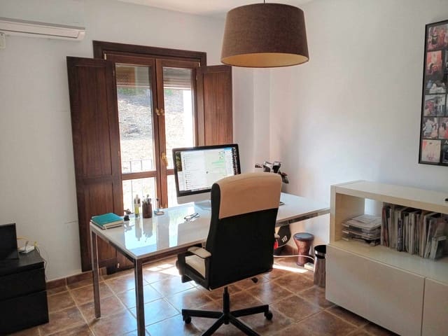 3 slaapkamer Huis te koop in Saladillo-Benamara, Estepona met zwembad garage - € 749.000 (Ref: 9466227)