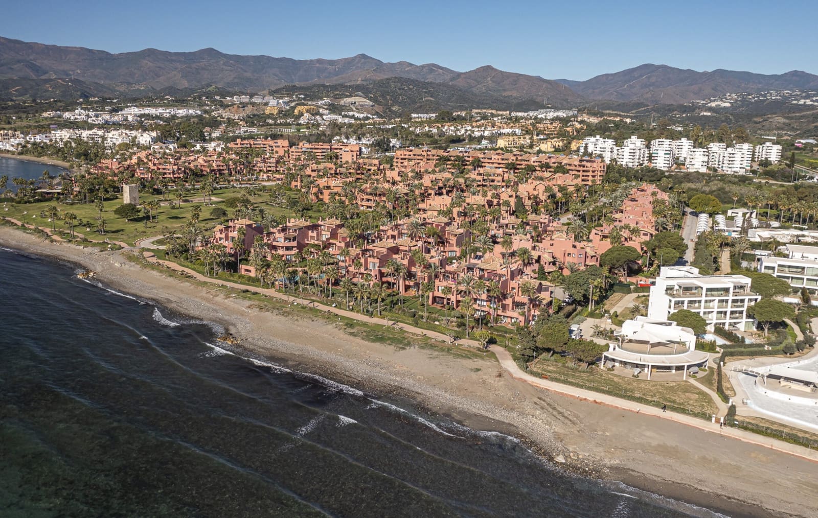 3 makuuhuone Huoneisto myytävänä paikassa Estepona mukana uima-altaan 
autotalli - 2 300 000 € (Ref: 9503512)