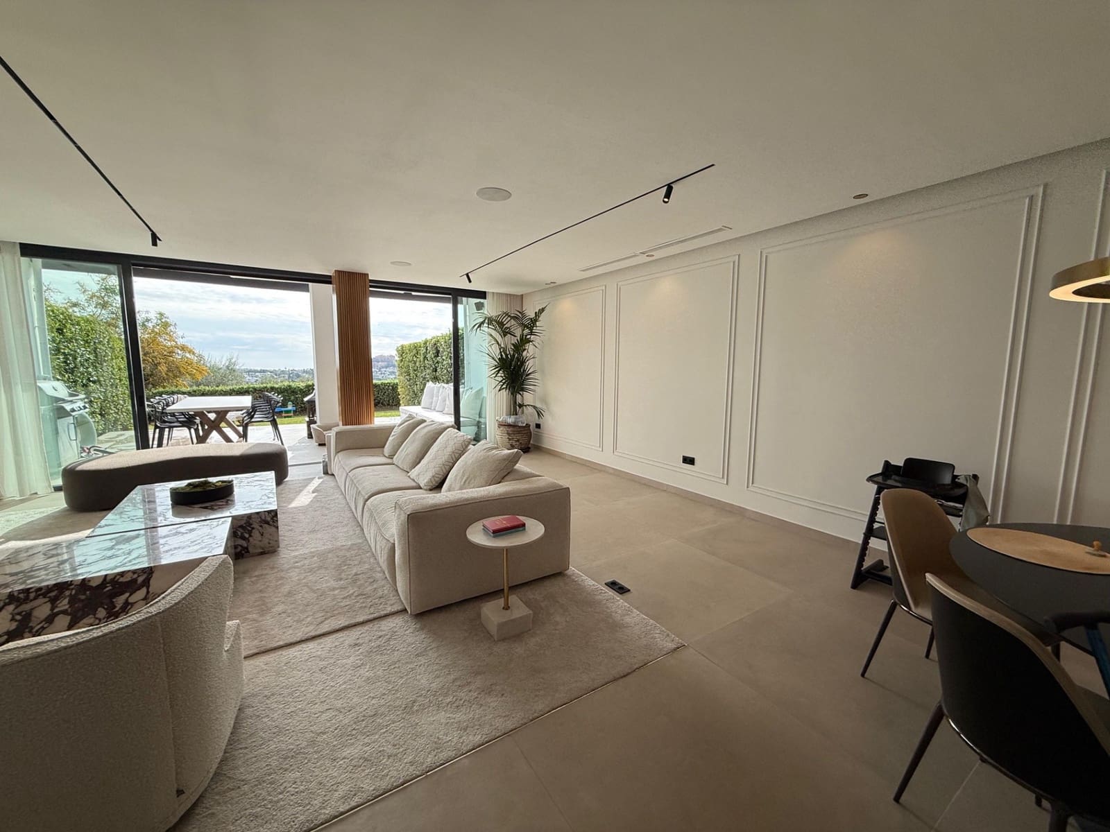 4 bedroom Townhouse for sale in Benahavis with pool garage - € 1,495,000 (Ref: 9528821)