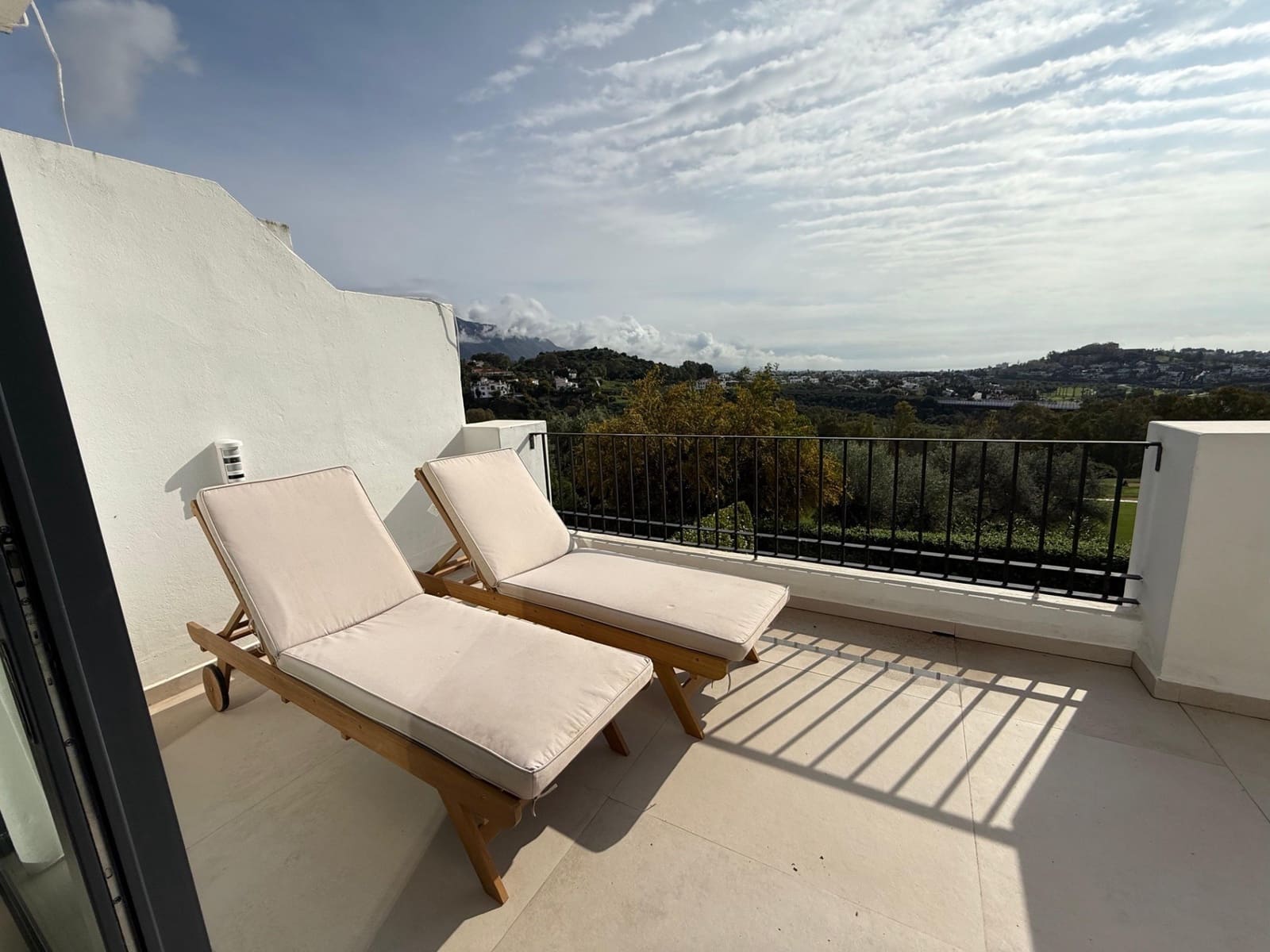 4 bedroom Townhouse for sale in Benahavis with pool garage - € 1,495,000 (Ref: 9528821)