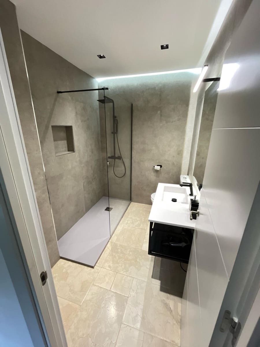 2 soverom Leilighet til salgs i Puerto Banus med svømmebasseng garasje - € 475 000 (Ref: 9542390)