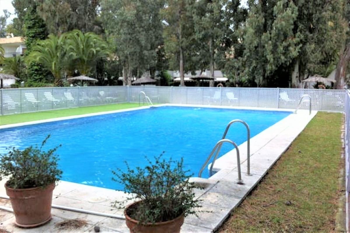 2 soverom Leilighet til salgs i Puerto Banus med svømmebasseng garasje - € 475 000 (Ref: 9542390)