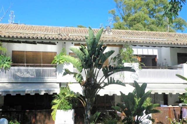 2 soverom Leilighet til salgs i Puerto Banus, Marbella med svømmebasseng garasje - € 475 000 (Ref: 9542390)
