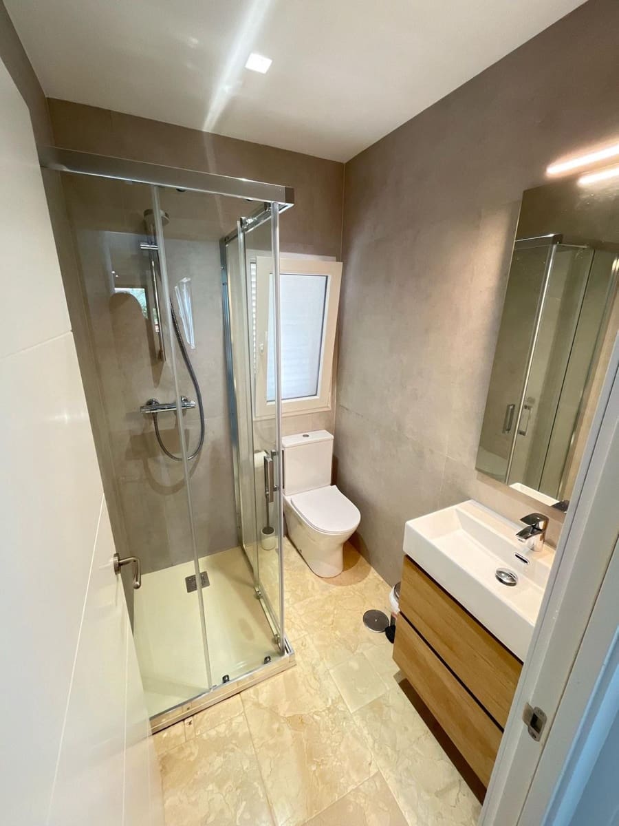 2 soverom Leilighet til salgs i Puerto Banus med svømmebasseng garasje - € 475 000 (Ref: 9542390)