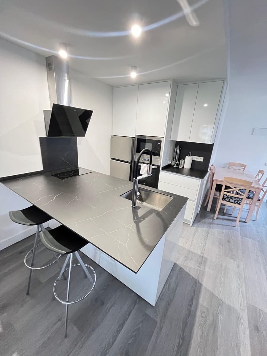 2 soverom Leilighet til salgs i Puerto Banus med svømmebasseng garasje - € 475 000 (Ref: 9542390)