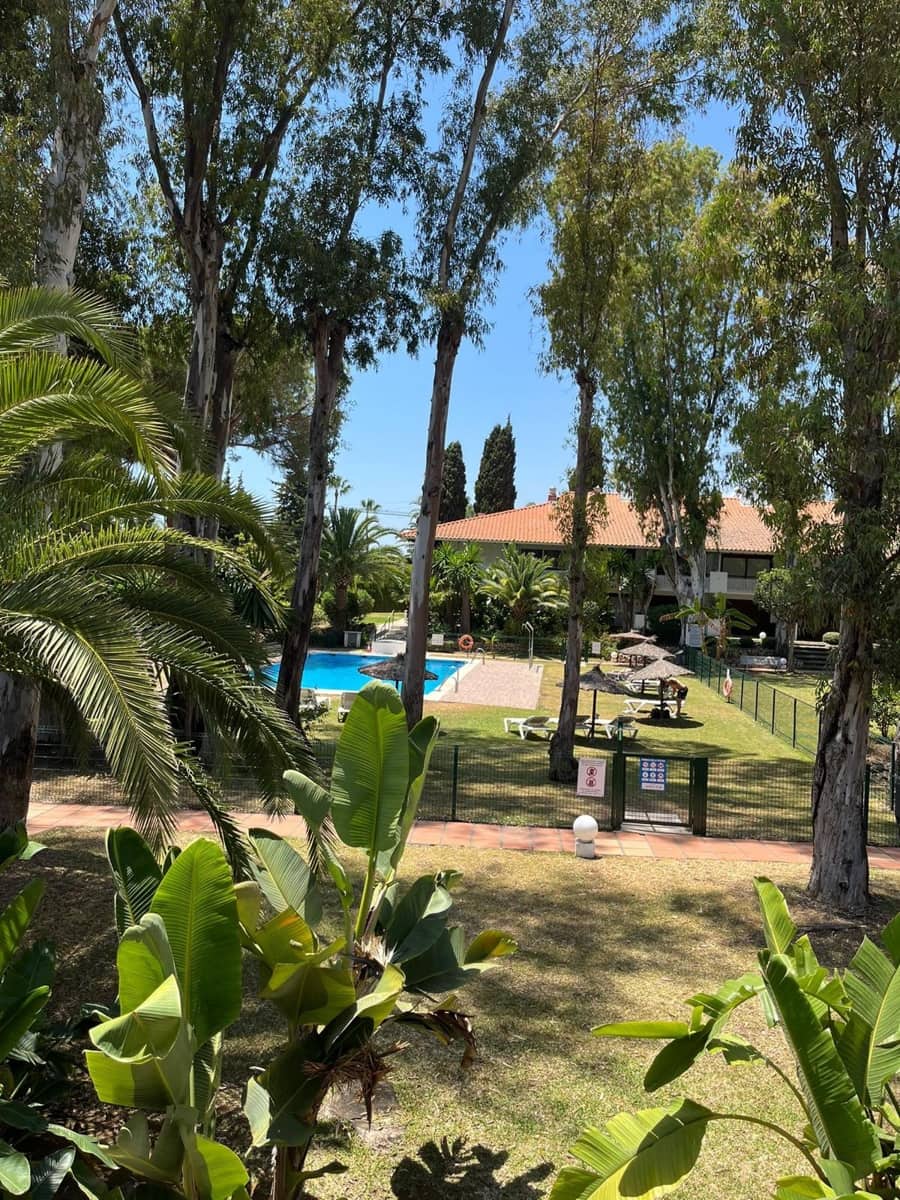 2 soverom Leilighet til salgs i Puerto Banus med svømmebasseng garasje - € 475 000 (Ref: 9542390)