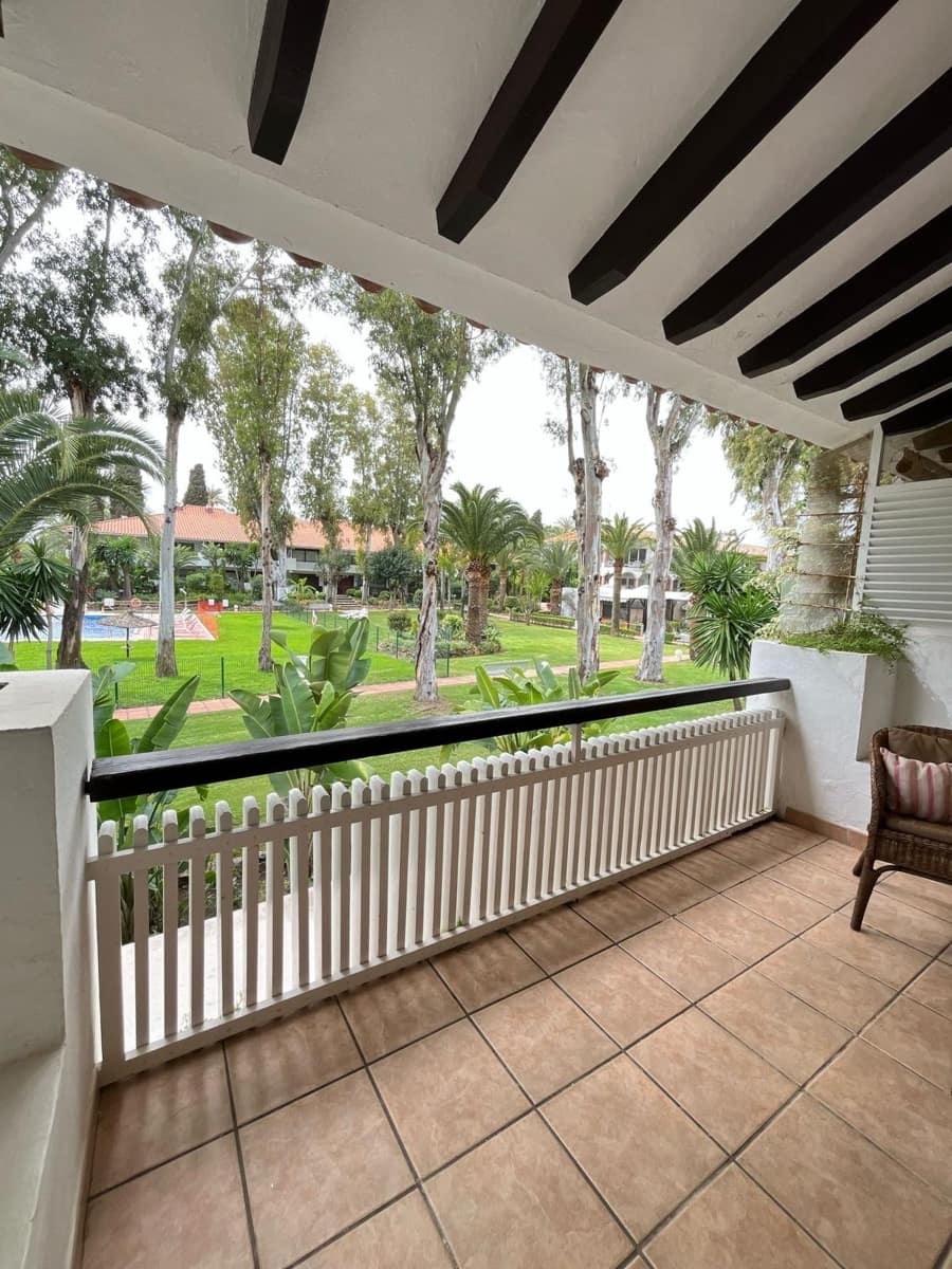 2 soverom Leilighet til salgs i Puerto Banus med svømmebasseng garasje - € 475 000 (Ref: 9542390)