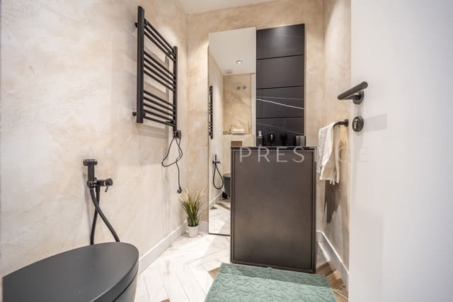 2 sypialnia Apartament na sprzedaż w Marbella z basenem garażem - 1 200 000 € (Ref: 9542391)