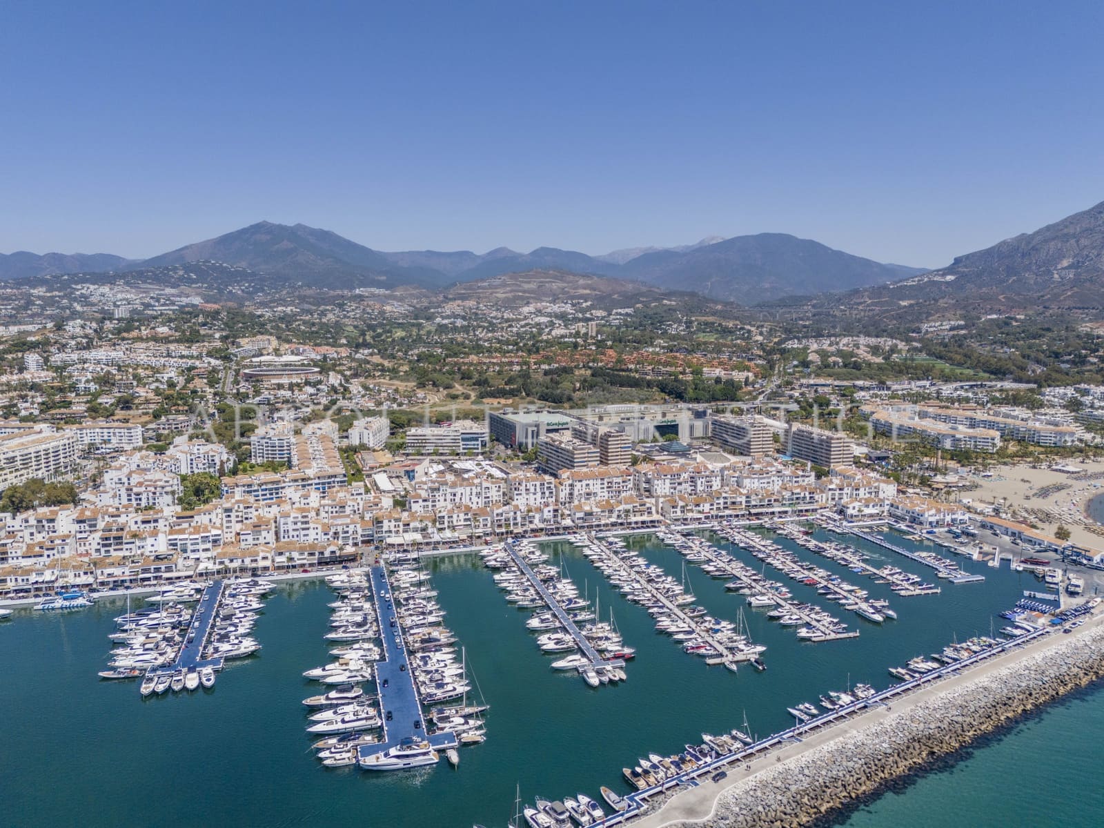 2 Zimmer Apartment zu verkaufen in Marbella mit Pool Garage - 1.200.000 € (Ref: 9542391)