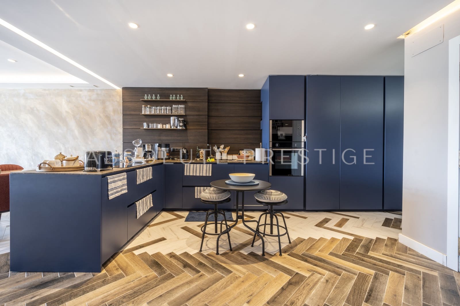 2 slaapkamer Appartement te koop in Marbella met zwembad garage - € 1.200.000 (Ref: 9542391)