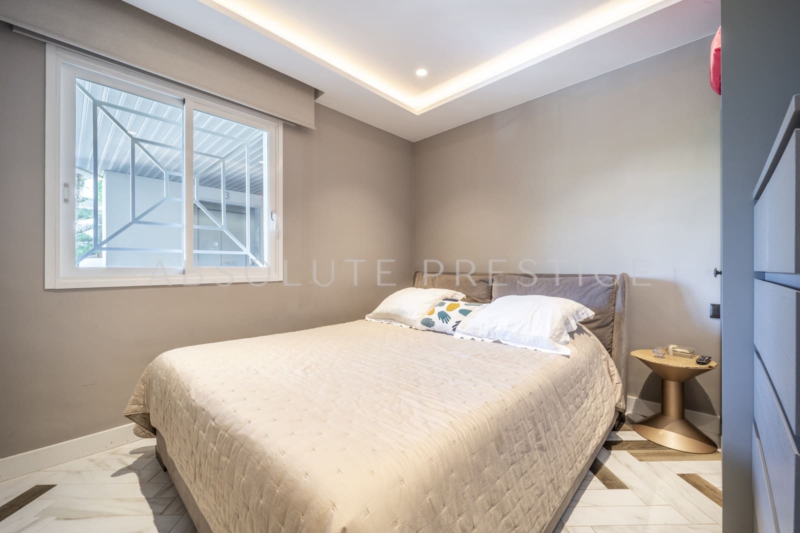 2 slaapkamer Appartement te koop in Marbella met zwembad garage - € 1.200.000 (Ref: 9542391)