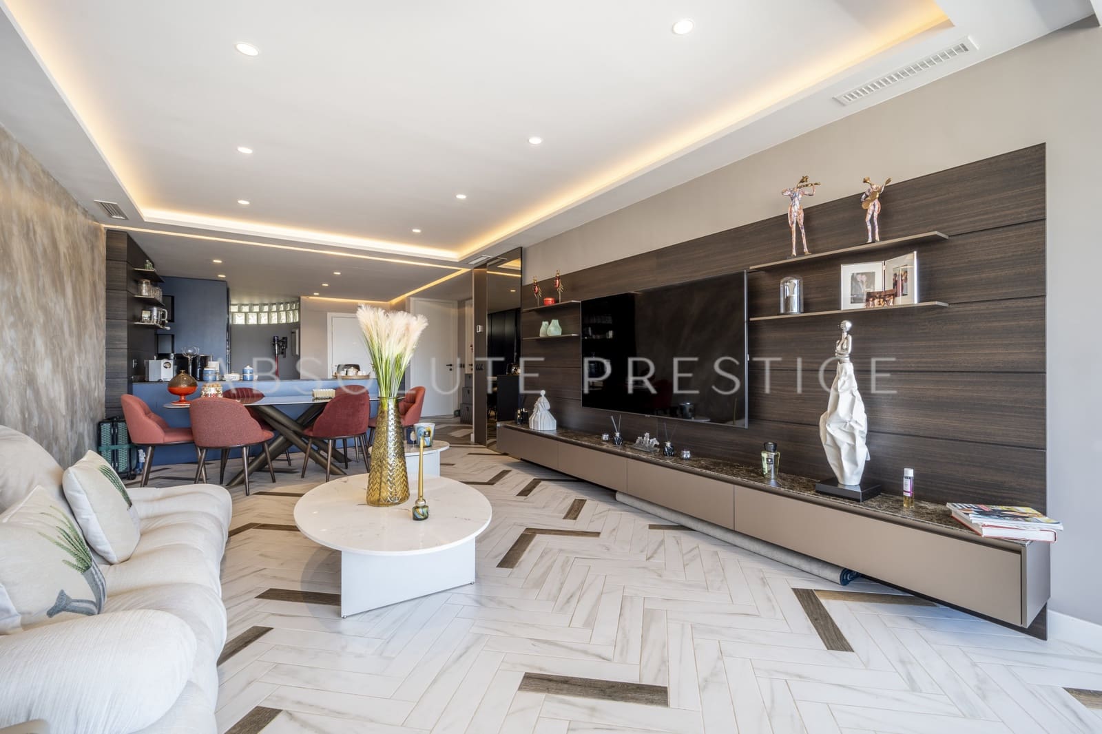 2 bedroom Apartment for sale in Marbella with pool garage - € 1,200,000 (Ref: 9542391)