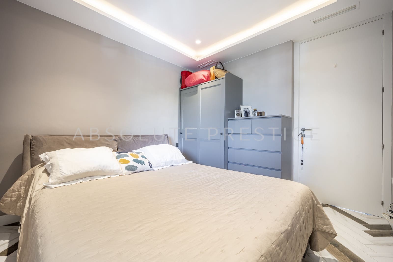 2 bedroom Apartment for sale in Marbella with pool garage - € 1,200,000 (Ref: 9542391)
