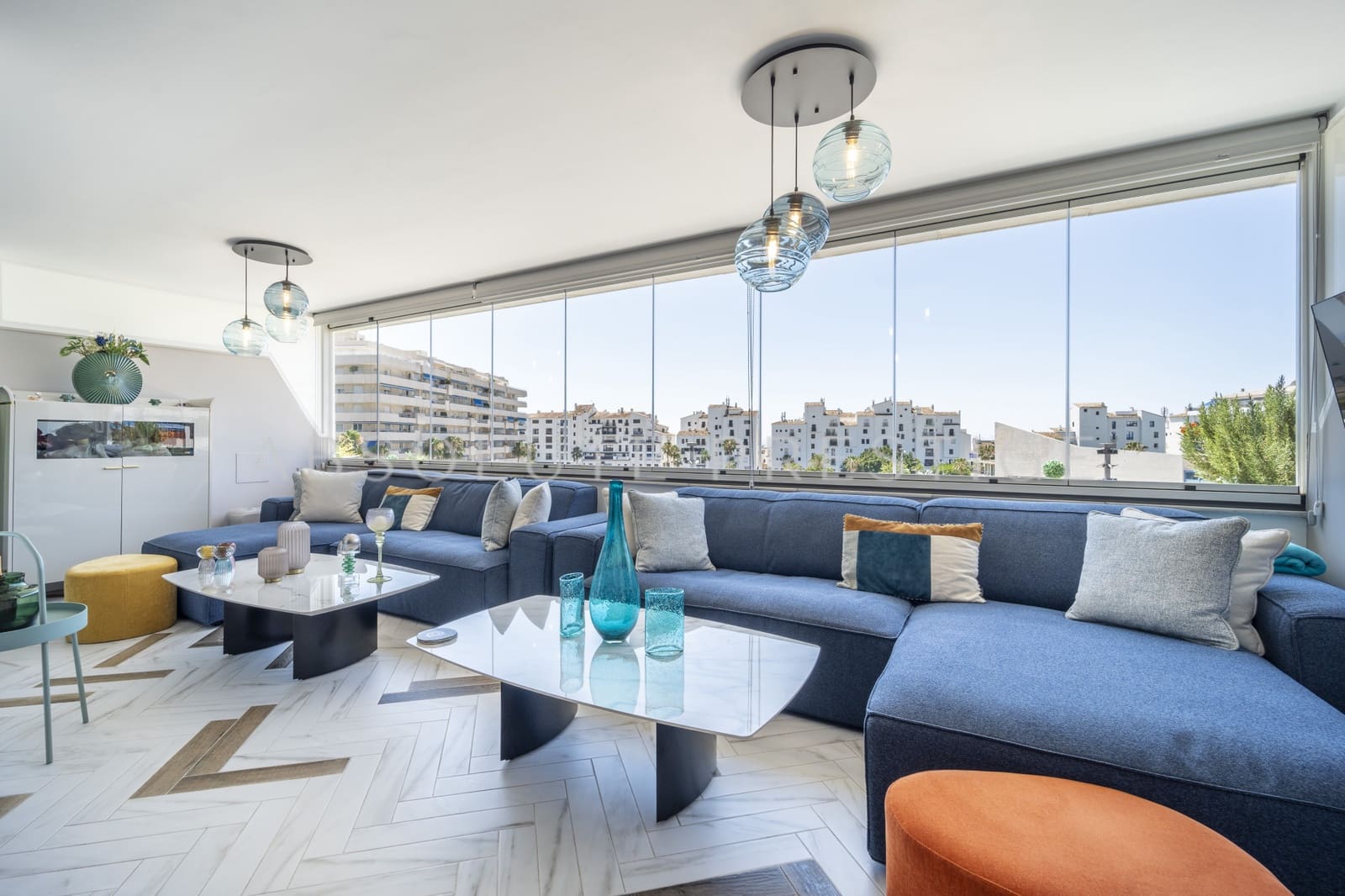 2 bedroom Apartment for sale in Marbella with pool garage - € 1,200,000 (Ref: 9542391)