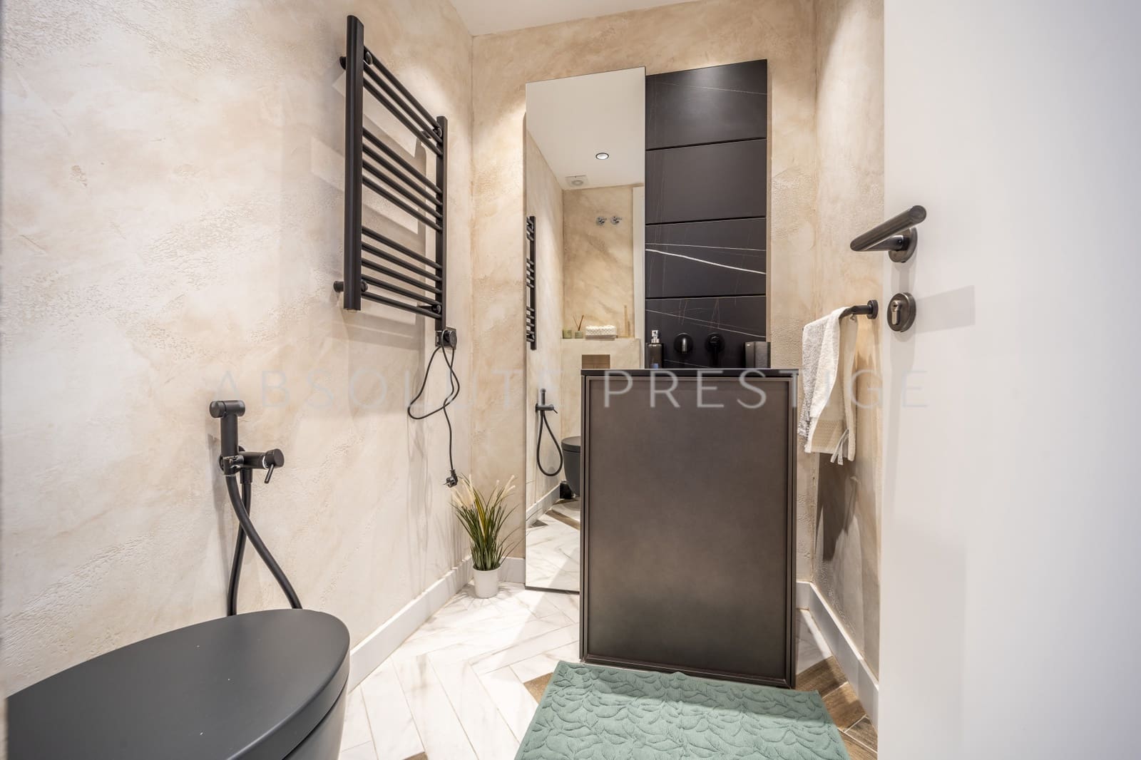 2 bedroom Apartment for sale in Marbella with pool garage - € 1,200,000 (Ref: 9542391)