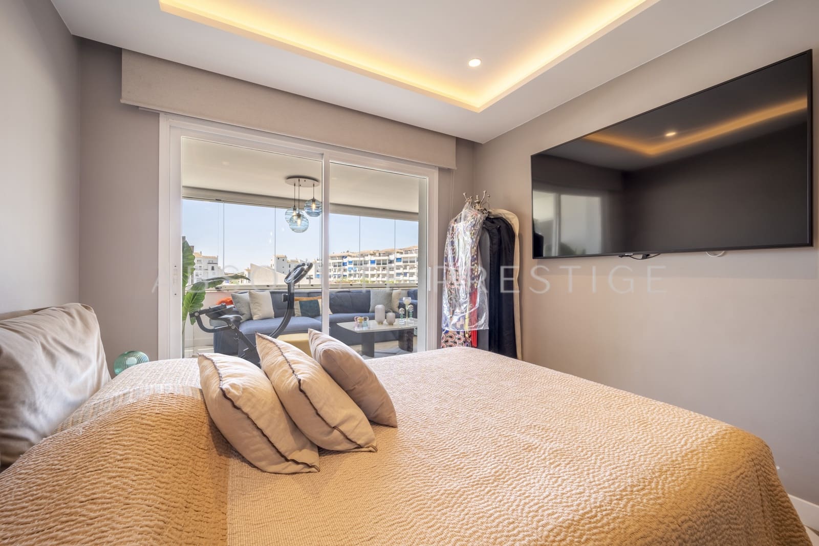 2 bedroom Apartment for sale in Marbella with pool garage - € 1,200,000 (Ref: 9542391)