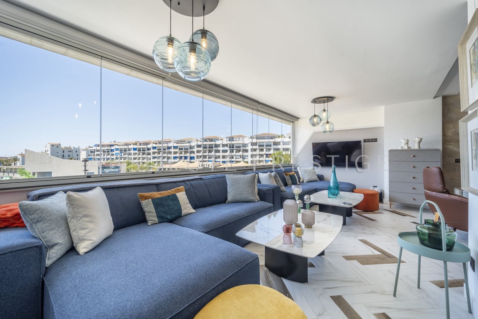 2 bedroom Apartment for sale in Marbella with pool garage - € 1,200,000 (Ref: 9542391)