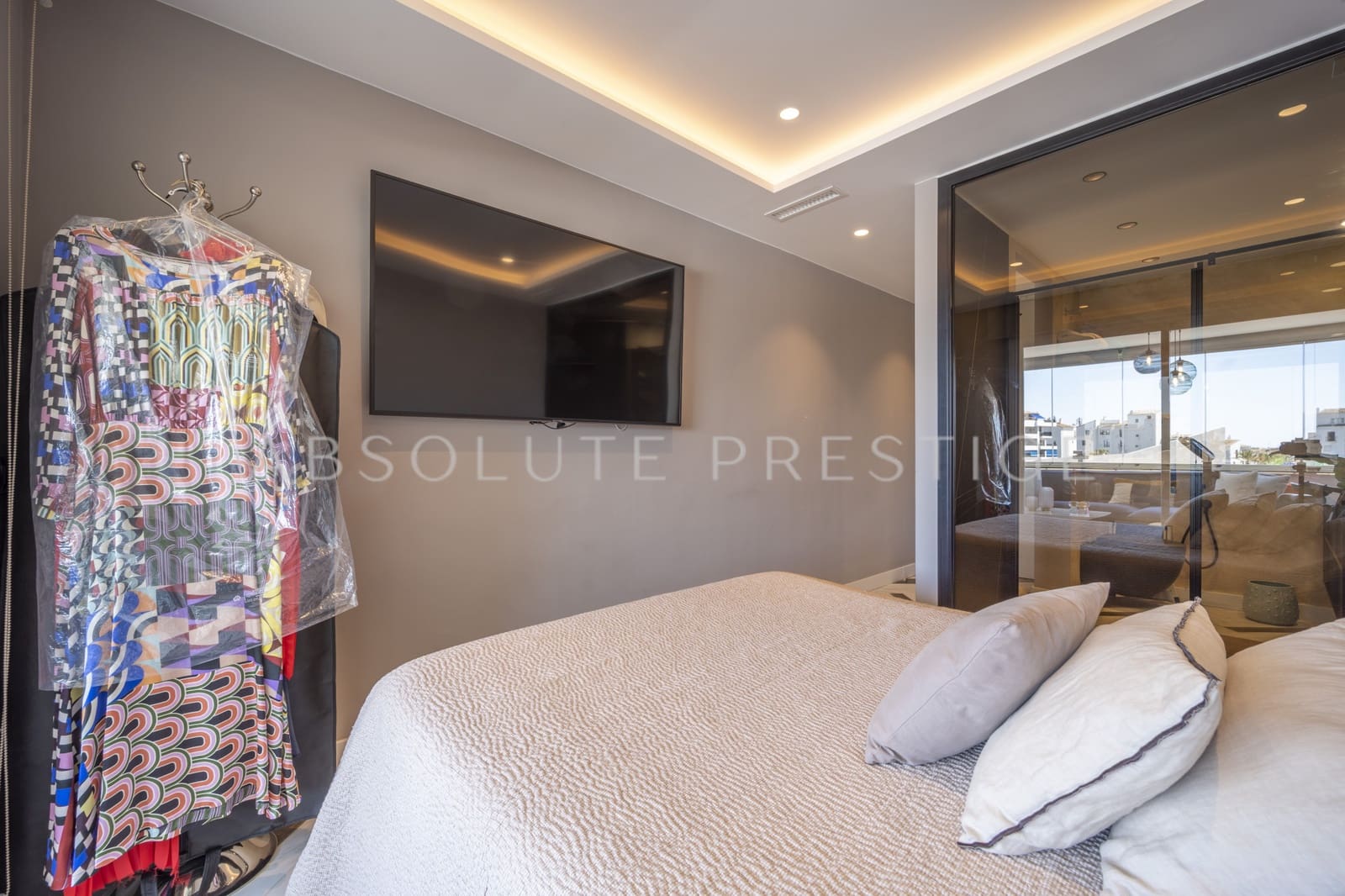 2 bedroom Apartment for sale in Marbella with pool garage - € 1,200,000 (Ref: 9542391)