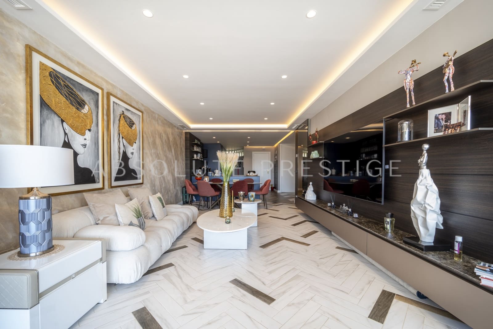 2 bedroom Apartment for sale in Marbella with pool garage - € 1,200,000 (Ref: 9542391)