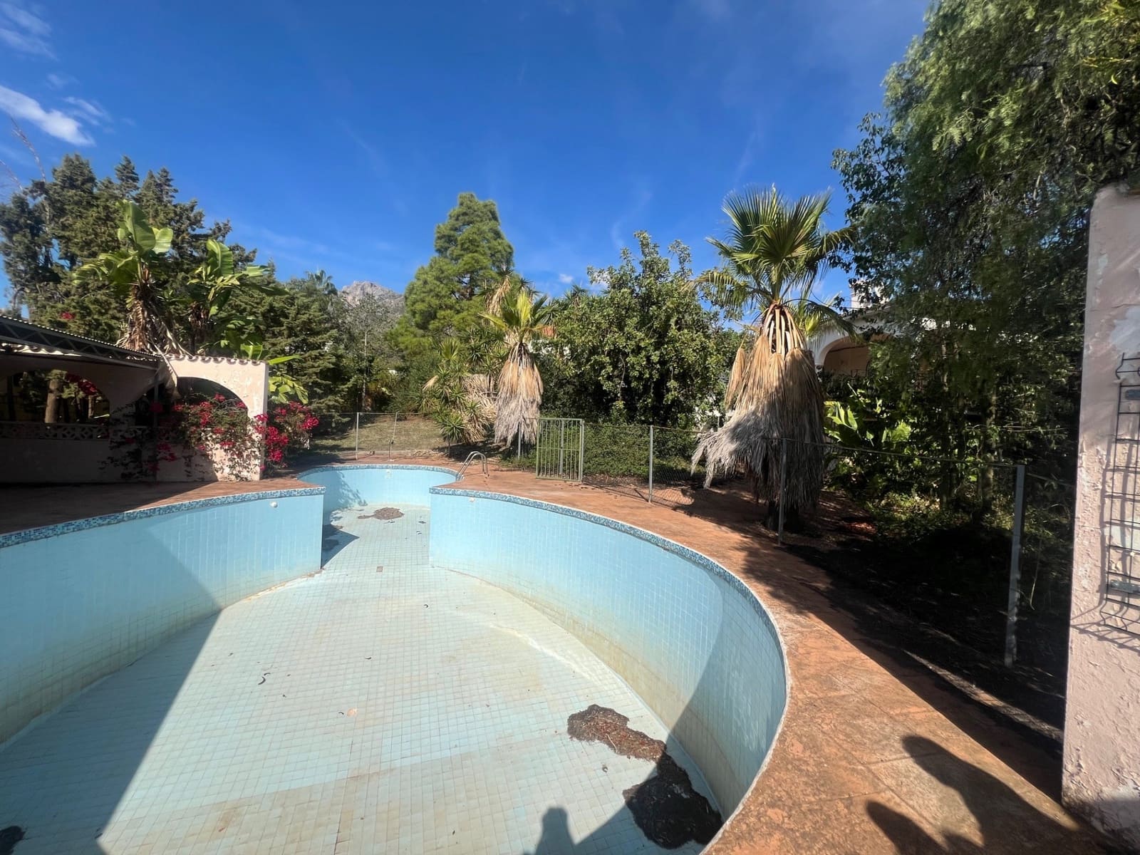 4 Zimmer Villa zu verkaufen in Marbella mit Pool Garage - 1.975.000 € (Ref: 9549983)