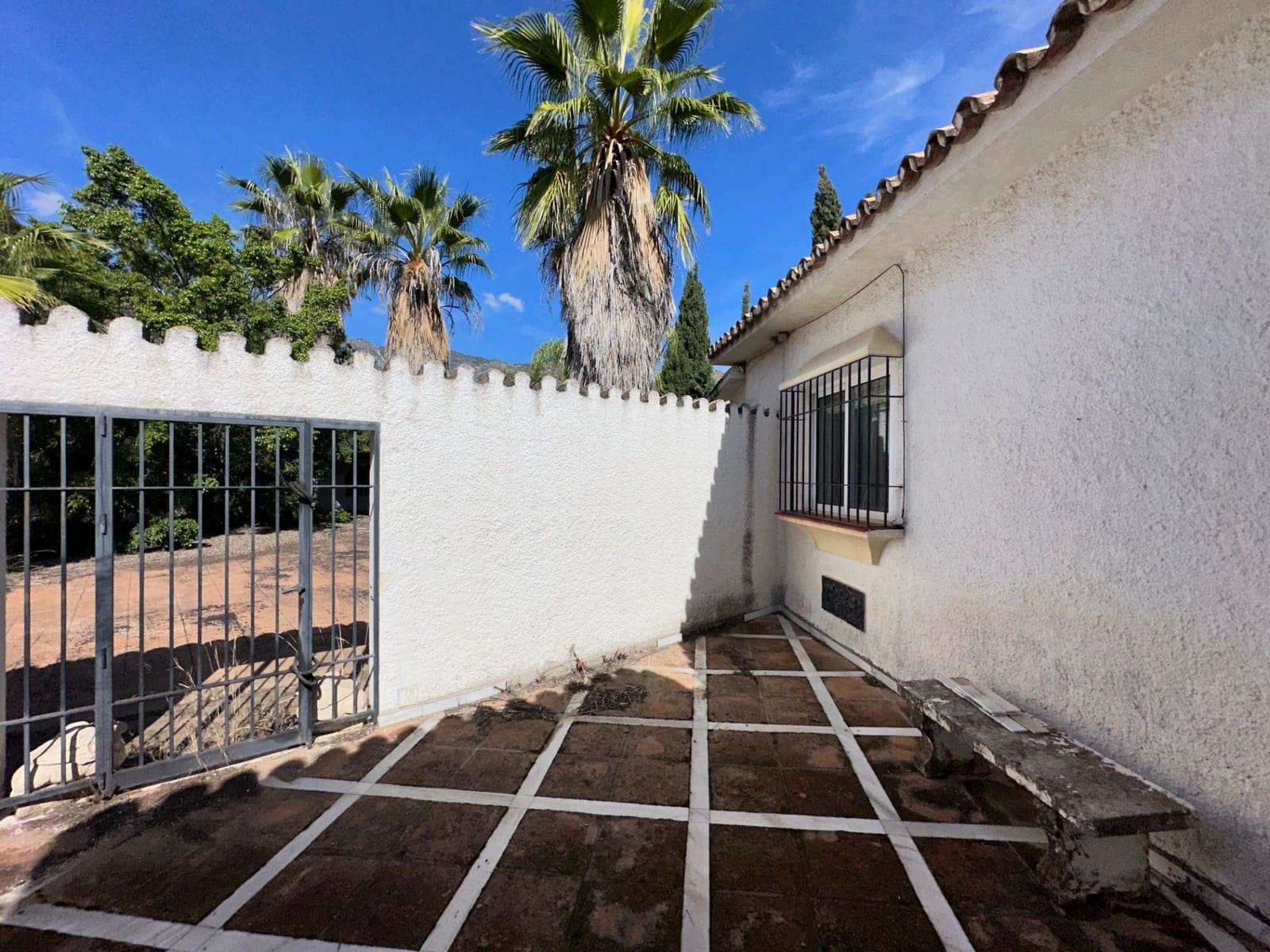 4 Zimmer Villa zu verkaufen in Marbella mit Pool Garage - 1.975.000 € (Ref: 9549983)