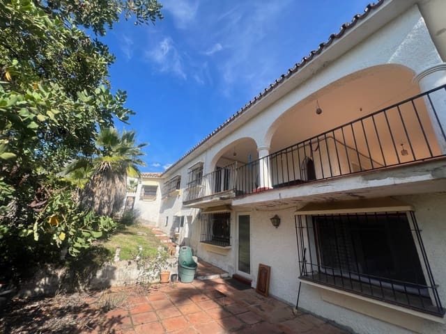 4 Zimmer Villa zu verkaufen in Marbella mit Pool Garage - 1.975.000 € (Ref: 9549983)