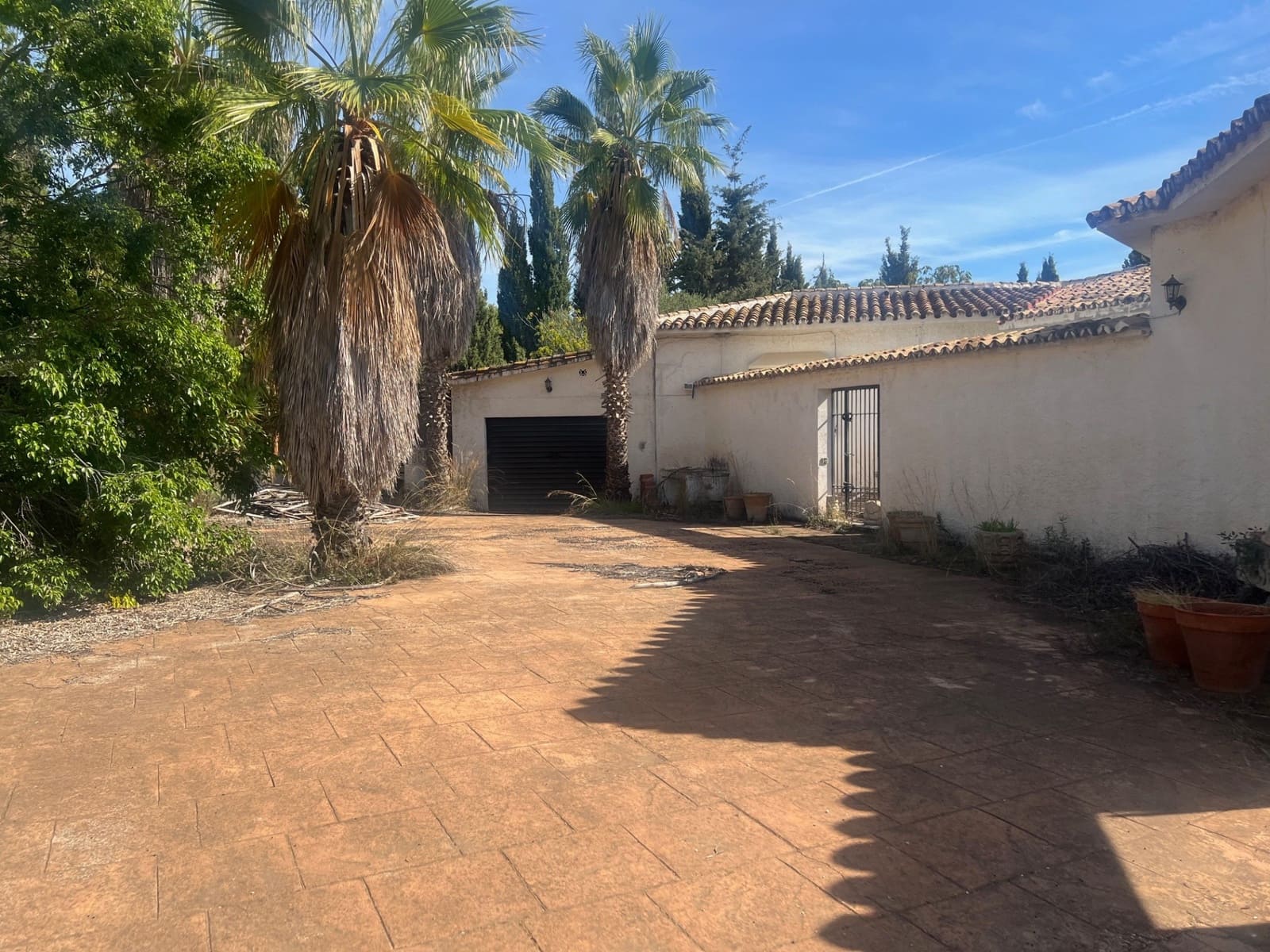 4 bedroom Villa for sale in Marbella with pool garage - € 1,975,000 (Ref: 9549983)
