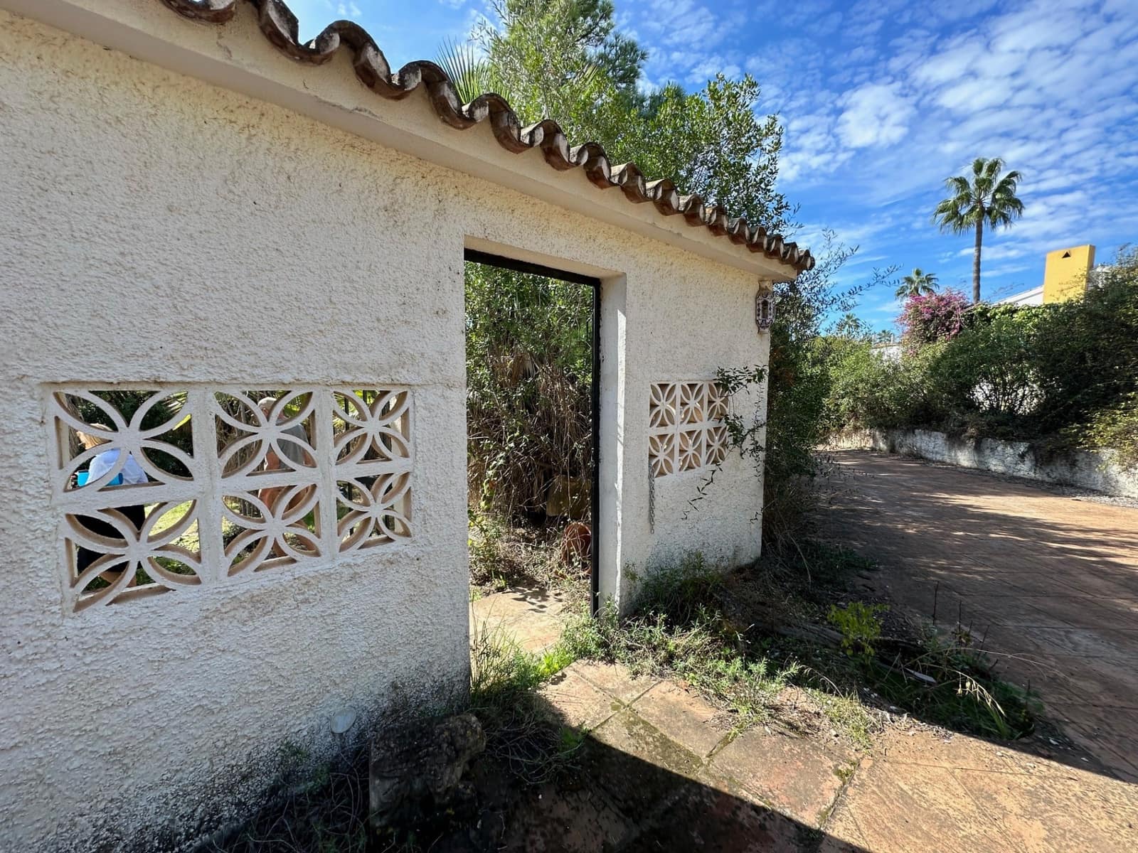 4 bedroom Villa for sale in Marbella with pool garage - € 1,975,000 (Ref: 9549983)