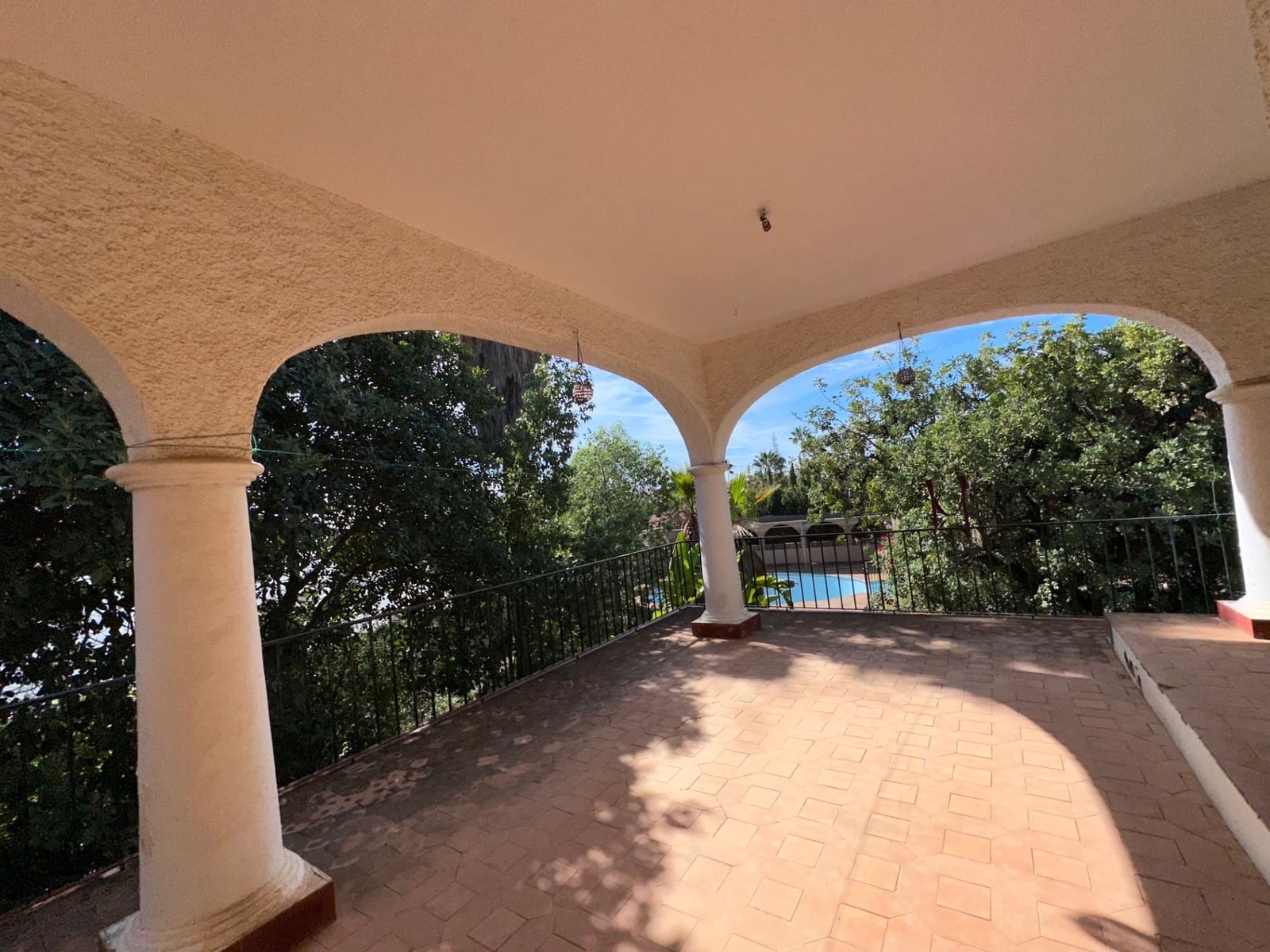 4 bedroom Villa for sale in Marbella with pool garage - € 1,975,000 (Ref: 9549983)