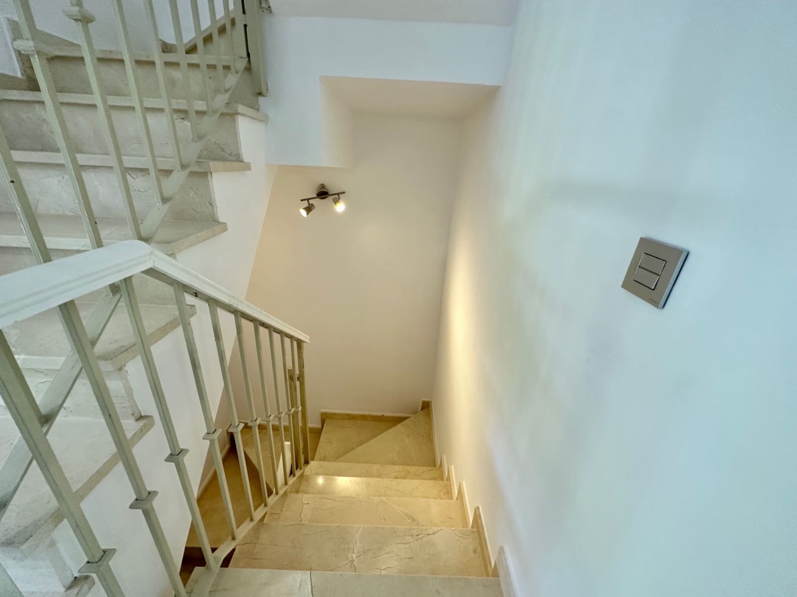 5 Zimmer Doppelhaus zu verkaufen in Marbella mit Pool Garage - 1.495.000 € (Ref: 9562169)