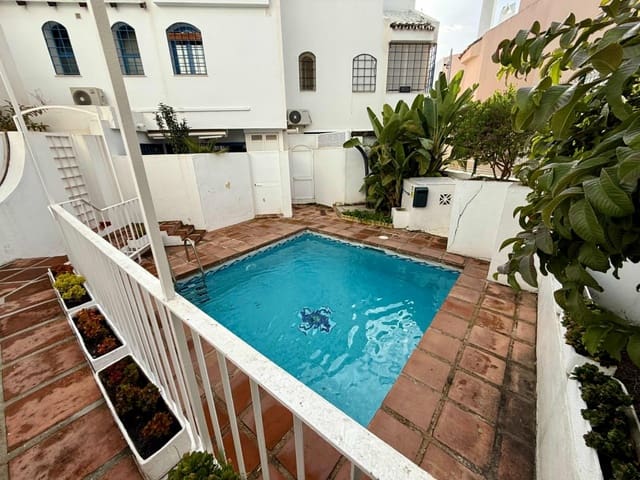 3 makuuhuone Omakotitalo myytävänä paikassa Nueva Andalucia, Marbella mukana uima-altaan - 495 000 € (Ref: 9566455)