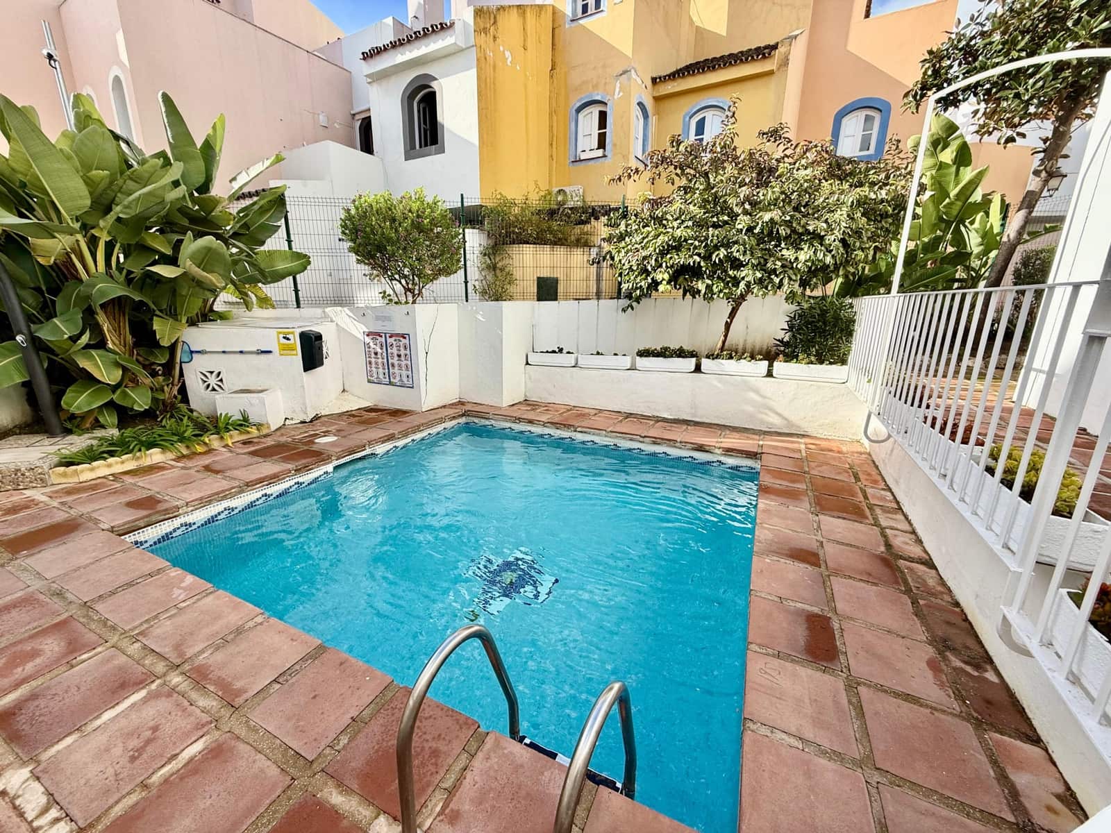 3 chambre Maison de Ville à vendre à Nueva Andalucia avec piscine - 460 000 € (Ref: 9566455)