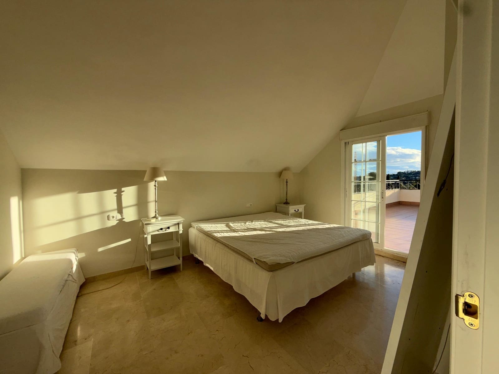 4 Zimmer Penthouse zu verkaufen in Nueva Andalucia mit Pool Garage - 950.000 € (Ref: 9567862)