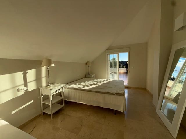 4 chambre Penthouse à vendre à Nueva Andalucia, Marbella avec piscine garage - 950 000 € (Ref: 9567862)